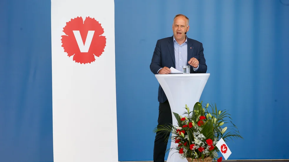 Jonas Sjöstedt drömmer om att bli en svensk Bernie Sanders.
