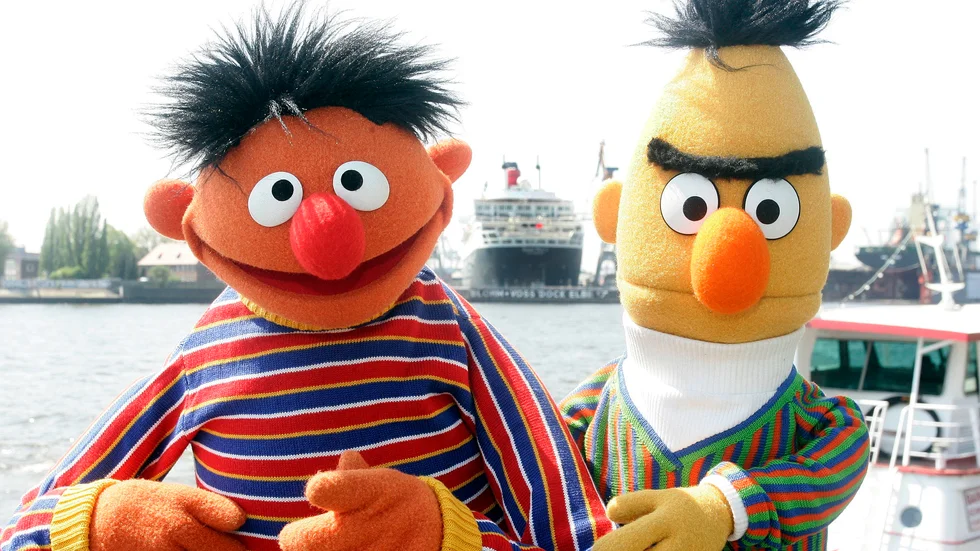 Huruvida Bert och Ernie "enbart" är bästa vänner eller är ett kärlekspar har diskuterat länge. 