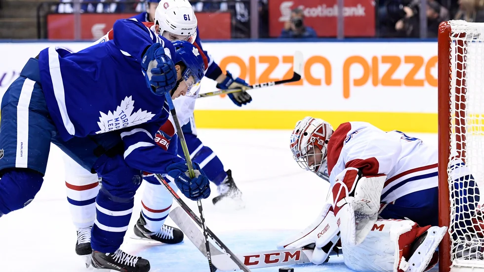 Pär Lindholm i sin NHL-debut med Toronto Maple Leafs.