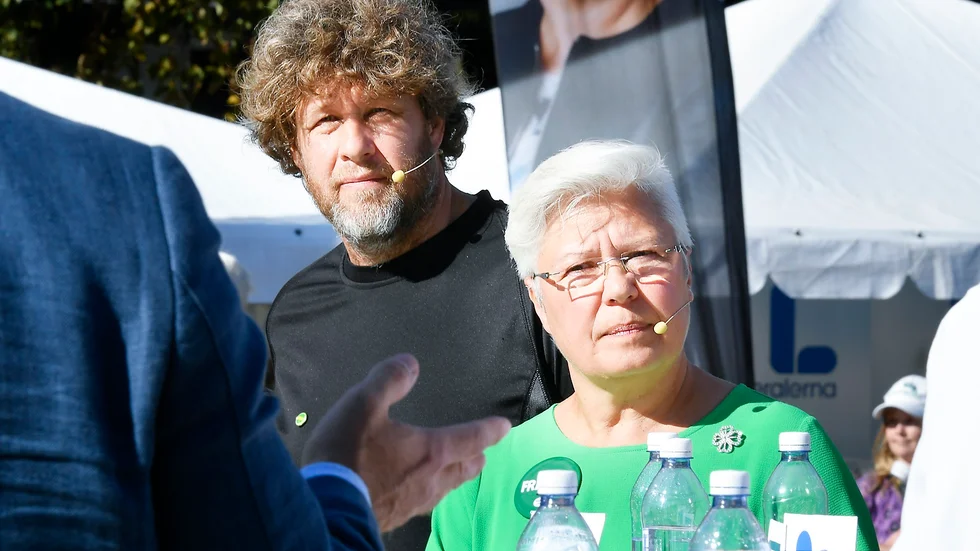 Centerns Carina Sundbom ville se fler trygghetsboenden ute i de mindre samhällena. Hans Brettschneider (MP) höll med.