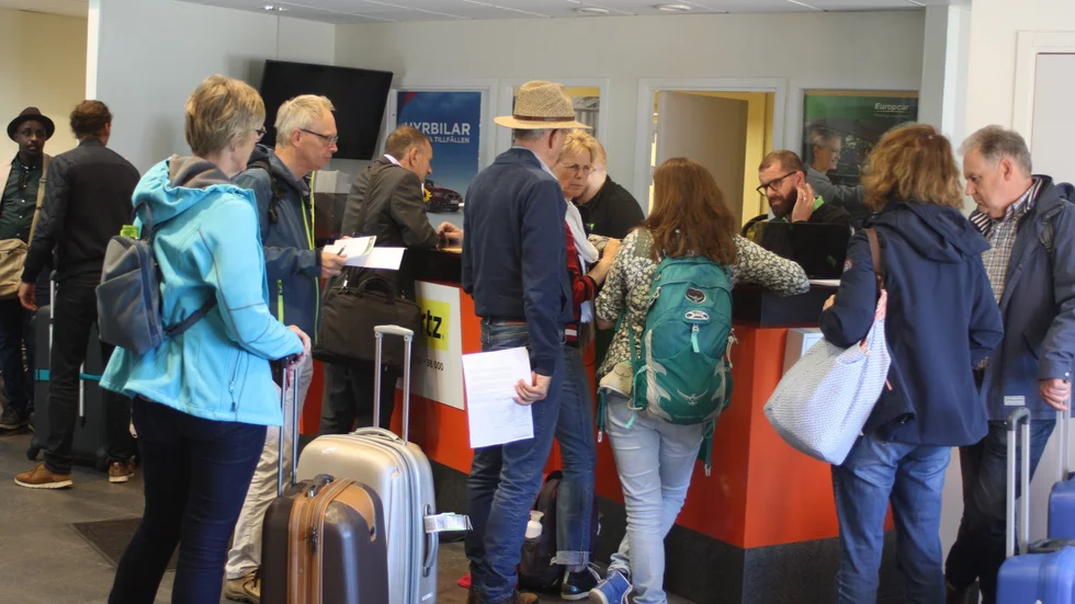 Nyanlända holländare hyr bilar på Skellefteå Airport.