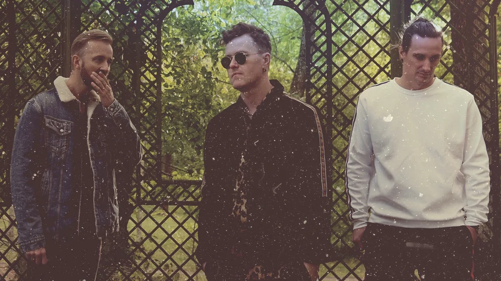 Mad Kings består av Jesper Jakobson, Christian Holmström och Markus Lidén. 