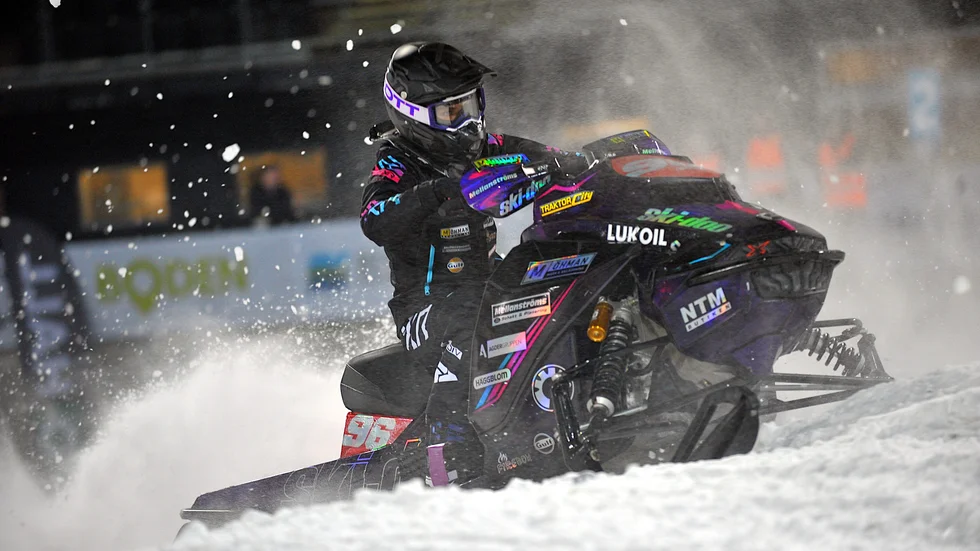 Hilda Öhman blev den tredje i familjen att vinna Arctic Cat Cup. Hennes pappa Mats Öhman och hennes syster Elina Öhman har vunnit tävlingen tidigare.