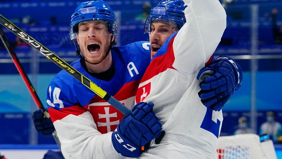 Slovakiens guldhjältar Marek Hrivik och Peter Cehlarik i kvartsfinalen mot USA.