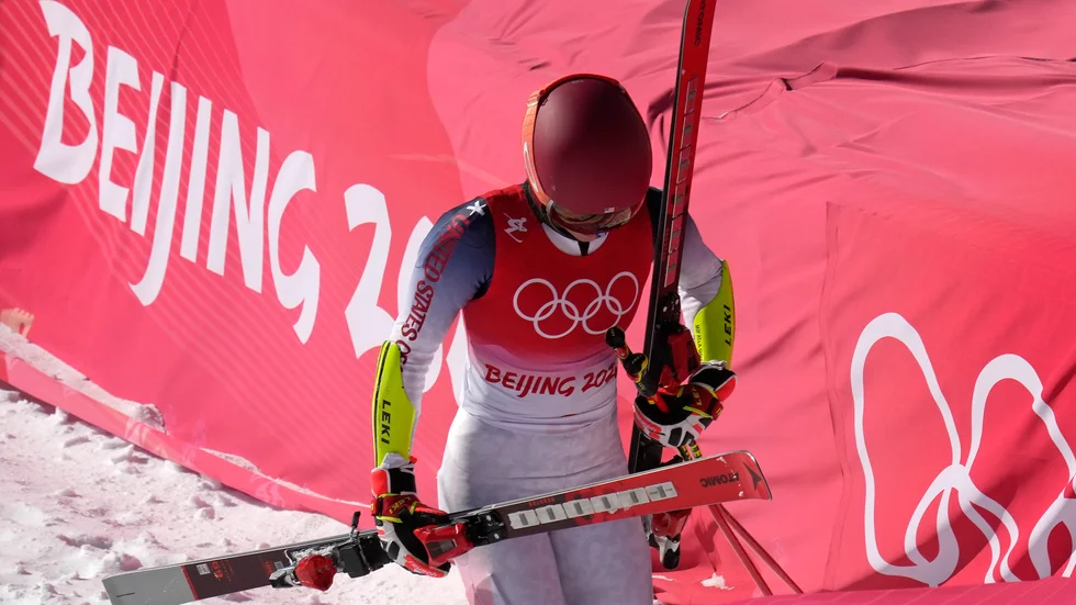 Mikaela Shiffrin lämnar målfållan på OS en sista gång, efter förlusten i bronsmatchen mot Norge.