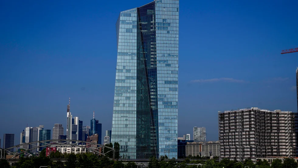 Europeiska centralbanken (ECB) väntas slå till med en stor räntehöjning nästa vecka för att stävja den ovanligt höga inflationen. Arkivbild