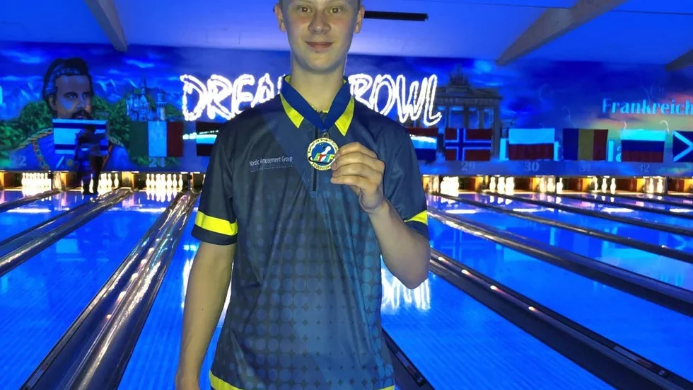 William Svensson med EM-guldet sedan han vunnit Masters.