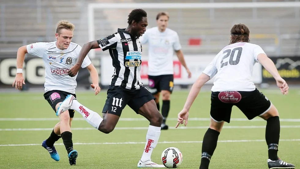 Tidjani Diawara brände en straff i den fjärde matchminuten