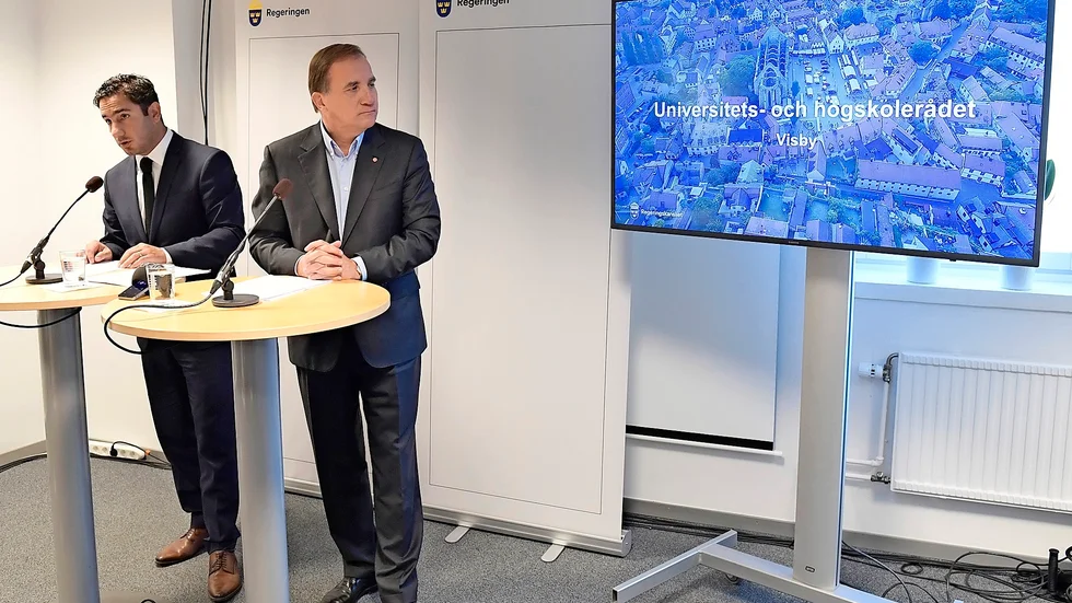 Civilminister Ardalan Shekarabi (S) och statsminister Stefan Löfven (S) meddelar att regeringen vill flytta, hela eller delar av, sju myndigheter från Stockholm till andra delar av landet. Foto: Henrik Montgomery/TT.