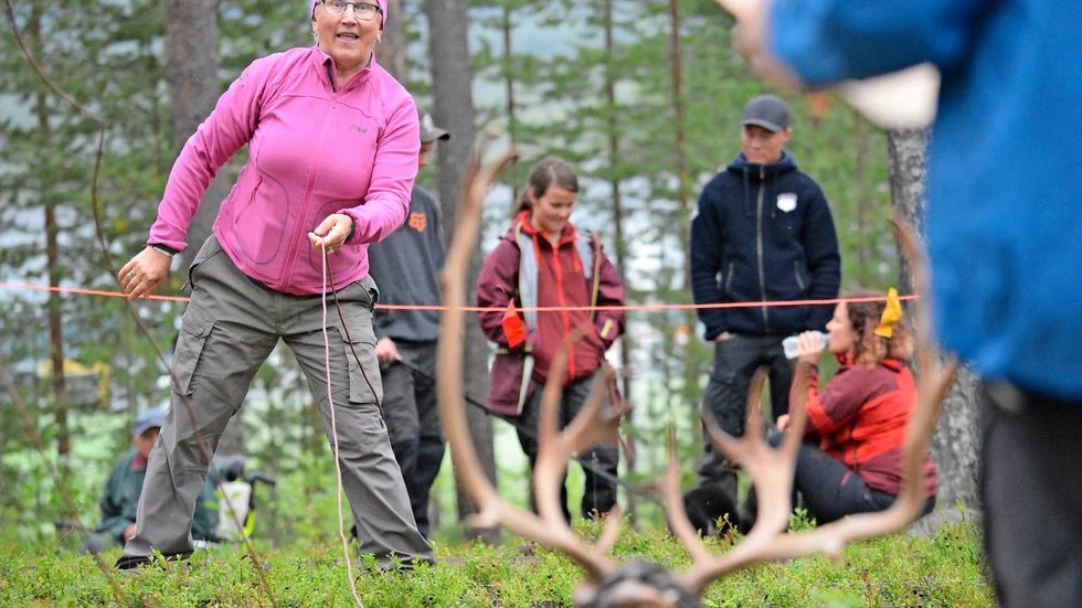 Sigbritt Stenlund vann lassokastningens turistklass, helt oväntat, enligt henne själv. Foto: Lennart Enkvist