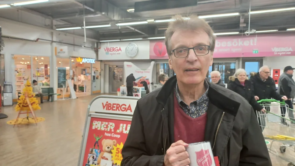 Folkbladets veteranreporter Sören Boström gjorde även han  ett pass vid grytan i Viberga. 