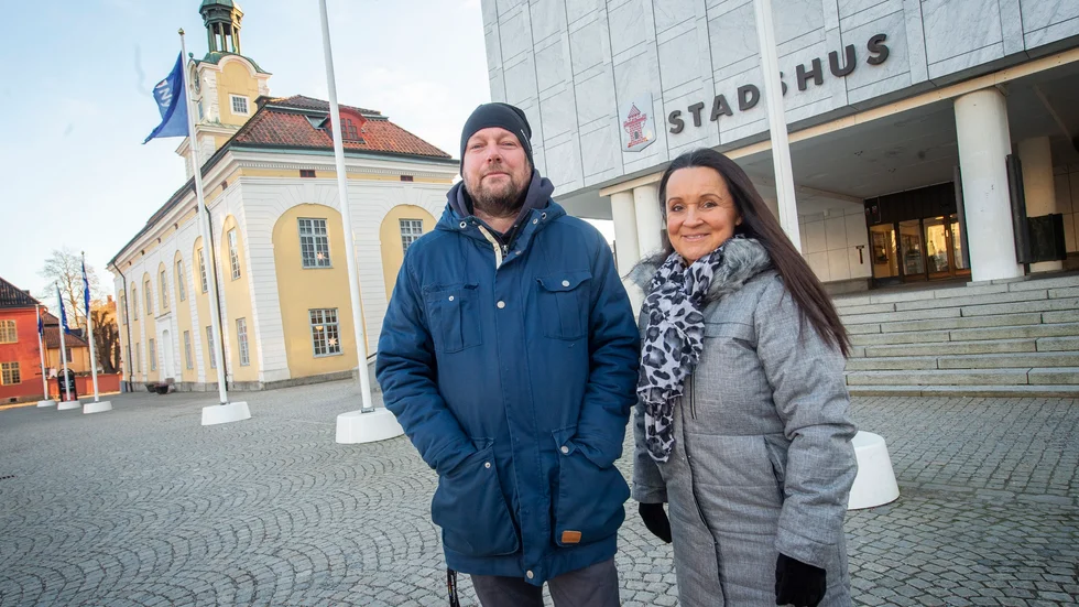 Claes Hidegard och Susanna Skatteboe har jobbat febrilt för att anpassa nyårspromenaden.