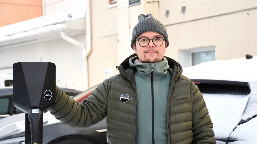 Den nya Kirunabaserade företaget Kwatt ska under 2022 bygga snabbladdare på tio platser från Riksgränsen till Harads. "Slutdatum är sista september", säger Anders Svonni.