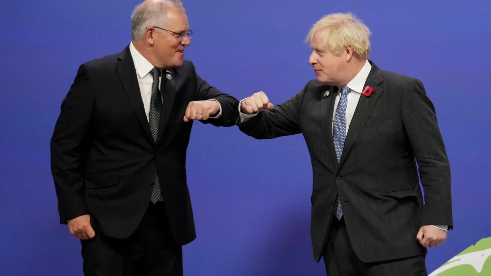 Australiens premiärminister Scott Morrison hälsar på Storbritanniens motsvarighet Boris Johnson vid klimattoppmötet i Glasgow i november.