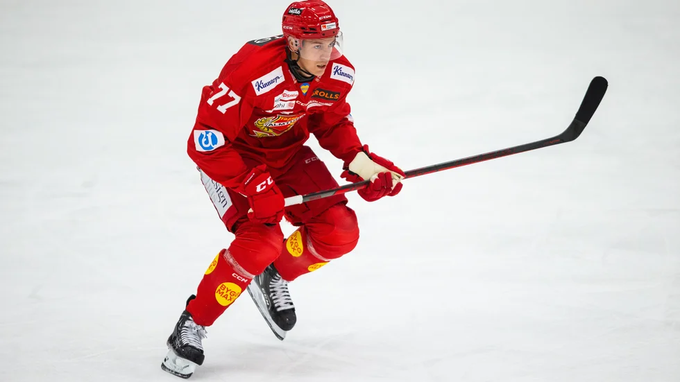 Sebastian Benker reducerade för Almtuna i den sista perioden och hade också lägen att kvittera i bortamatchen mot Modo.