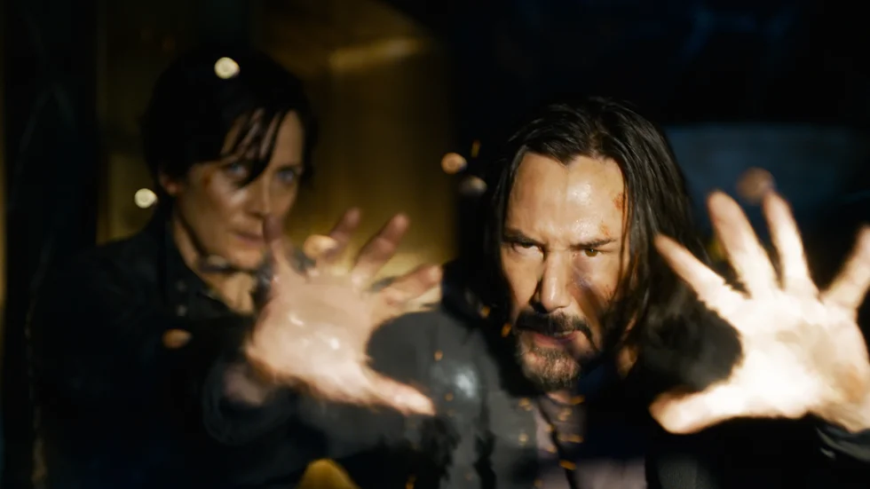 Carrie-Anne Moss och Keanu Reeves i "The Matrix resurrections". Pressbild