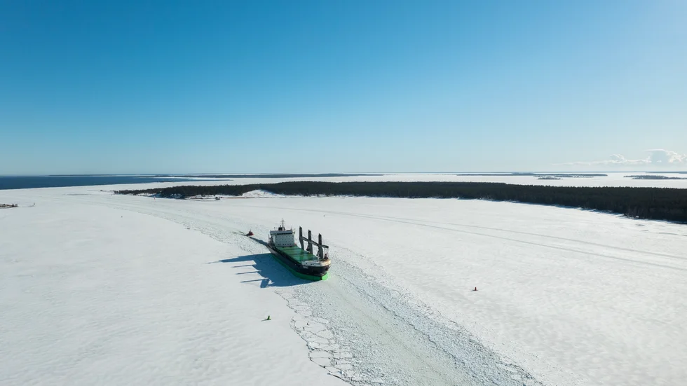 Farleden till Luleå hamn kommer att muddras upp för att hamnen ska kunna ta emot större fartyg. Farleden ska fördjupas med cirka sex meter till ett maximalt djupgående på 15 meter.