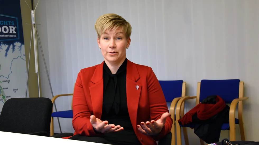 "Man ska ju kunna gå till den här folkomröstningen och veta vad man röstar på - vad som händer om det blir kommunalt och vad händer om det blir privat - det tycker jag inte man får i det här läget", säger Nina Waara (S).