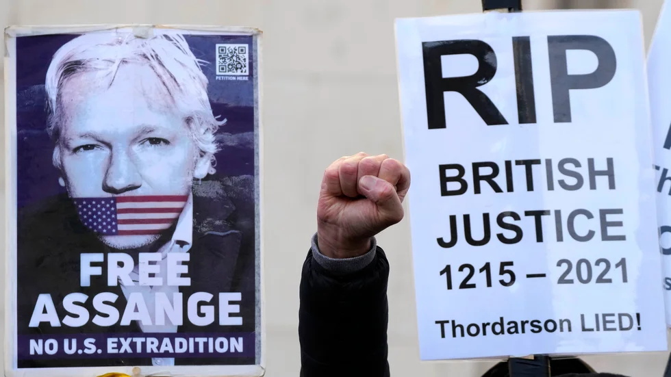 Manifestation som kräver att Julian Assange släpps fri.