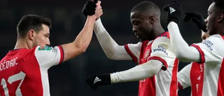 Arsenal spelar i vita tröjor mot ungdomsvåldet