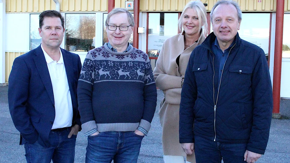 Torbjörn Swahn, Rickard Wester, Annelie Johansson och Bengt Ankarvall utanför Västervik Miljö & Energis reception. Bolaget har satsat på en ny informationskampanj för att öka kundernas kunskap om fjärrvärmesystemet. 
