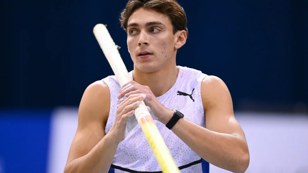 Armand "Mondo" Duplantis hopppade över sex meter direkt i säsongsdebuten.