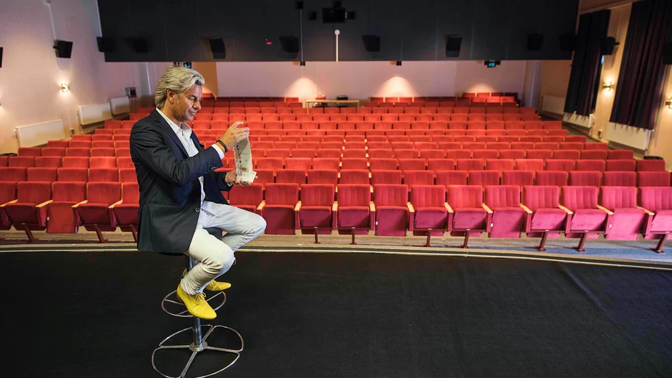 Det var här, på scenen i Folkets Hus i Alvesta, Joe Laberos magiska karriär en gång började. Han laddar, som bäst, upp för en avskedsturné från norr till söder i Sverige före sin flytt utomlands. Det blir två stopp i länet - i Linköping den 9 april och i Norrköping den 10 april.