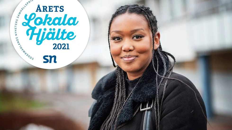 Saham Osman, 25 år, både jobbar och studerar. 
"All fritid går till att vara här och hjälpa till med föreningen", säger hon. 