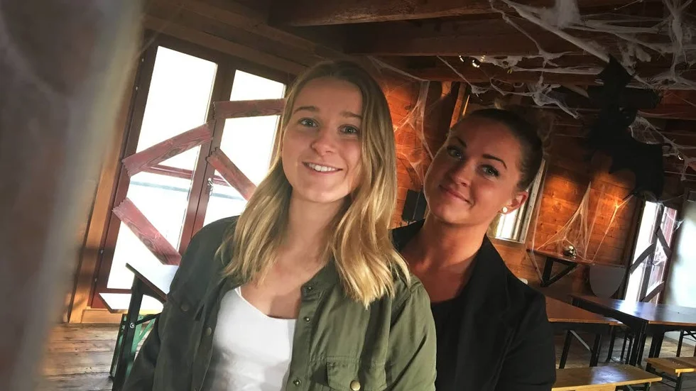 Pyntat. Hela lokalen på Lock, hop and barrel är dekorerat med spindelväv och diverse läskigheter.
