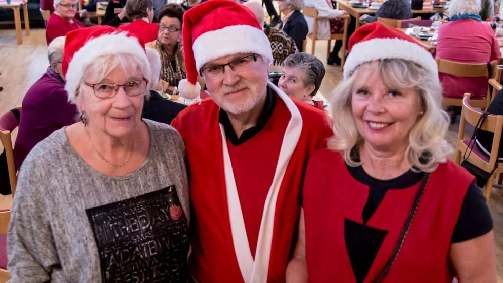 Ny förening. När Lena Fogelqvist, till vänster, inte orkade fortsätta med äldrefesterna kom Lena och Torbjörn Toftgård som räddande änglar, eller tomtar.