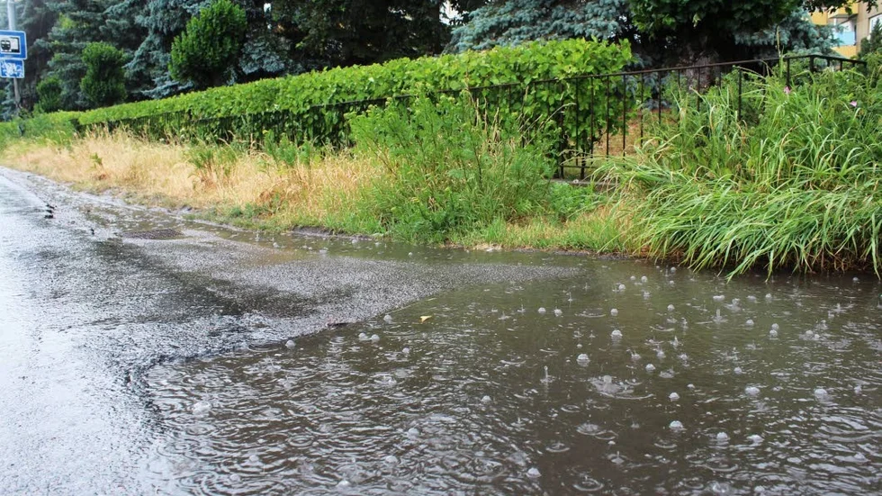På söndagen kom det rejält med regn i Norrköping. Skurarna ser ut att fortsätta under veckan, med omväxlande sol.