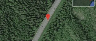 Lastbil stillastående på E4 - helt stopp i ett körfält