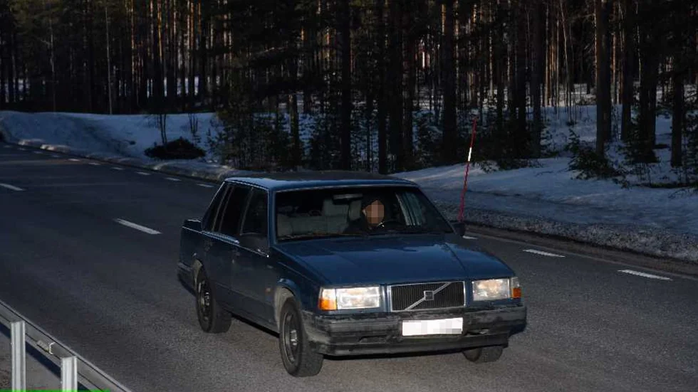 När biltjuven passerade fartkameran vid Kvarnbäcken körde han i 133 kilometer i timmen. 