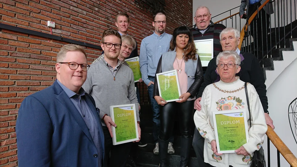 Här är samtliga vinnare av Hushållningssällskapet Norrbotten-Västerbottens Landsbygdsutmärkelser. Övre raden fr v: Andreas Bergmark, Bergmark Gård, Ola Hortlund, Lillbäcken, Lennart Strömberg, Vindeln-Vännäs Hushållningsgille. Mellersta raden fr v: Robin Karlsson, Vindelnrökt, Johan Malmström, Inkku Tamma, Sara Hortlund, Lillbäcken, Rolf Söderström, Sikfors Bärodling. Nedre raden fr v: Fredrik Jonsson, Vindelnrökt, Gun Fabricius, Sikfors Bärodling.