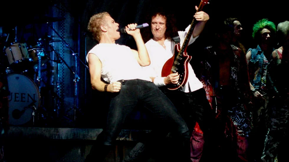 Peter Johansson och gitarristen Brian May, som var med och skapade Queens sagolika framgångsresa, har stått på samma scen många gånger och fört arvet vidare från då till nu. 