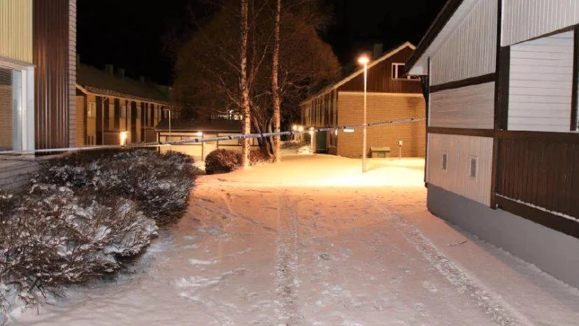 Spåren i snön vittnade om ett drama den där natten i november i fjol på Hertsön i Luleå. Nu döms en av de misstänkta av hovrätten efter att målet överklagats.
