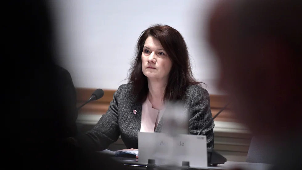 Ansvarig. Ann Linde hade ansvar för regeringens krishantering. Ändå ignorerade hon Säpos varningar om säkerhetsläckan på Transportstyrelsen.