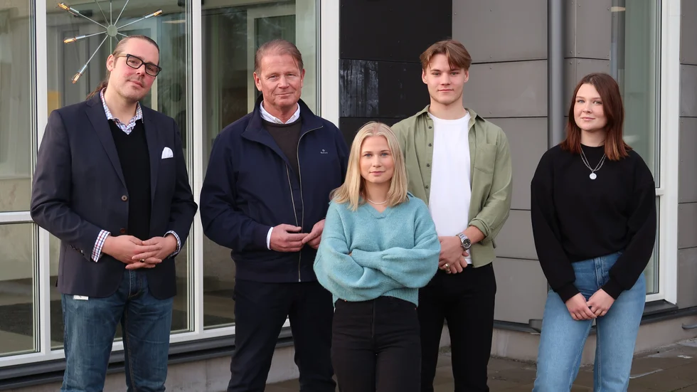 Moderaternas Harald Hjalmarsson och gymnasieläraren Andreas Billtorp (M), samt representanter från partiets egna ungdomsförbund fanns på plats vid gymnasiet för att lyfta frågan och beskriva det behov som finns. Fanny Karlsson, David Hoffsten och Elvira Berg är medlemmarna som företrädde MUF under mötet.
