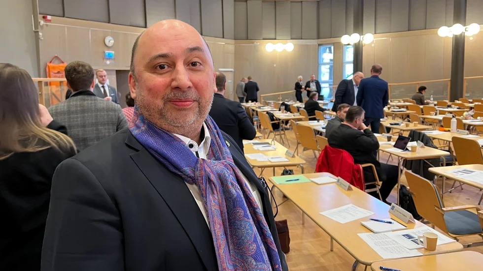 Darko Mamkovic var en välavlönad vilde som "snodde" uppdrag från sitt parti. Reidar Svedahl tycks nu vara beredd att gå i Mamkovic fotspår. Beklämmande minst sagt. 