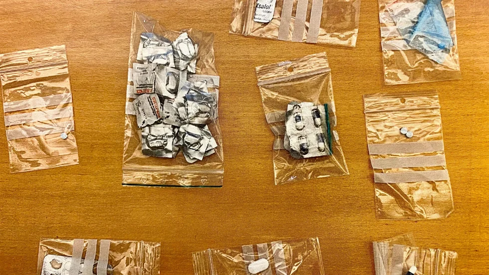 27-åringen misslyckades att springa ifrån polispatrullen. Han bar på sig flera olika narkotiska preparat. 