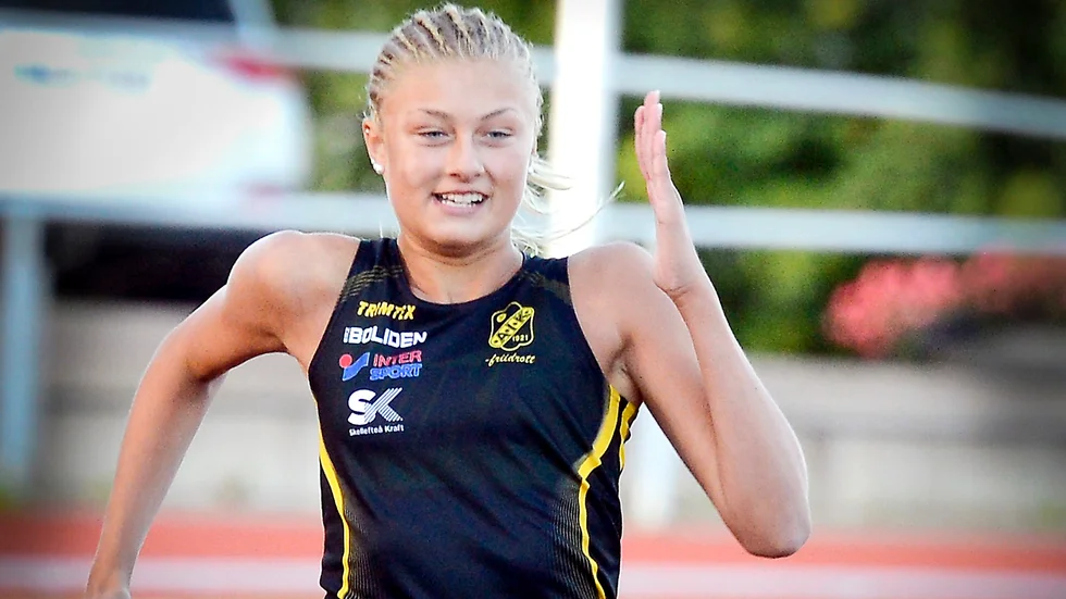 Blixtsnabb. Alva Pettersson född –01 spurtade och vann damernas lopp på 100 meter med tiden 13.95. Foto: Leif Andersson.