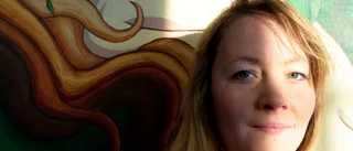 Konstnären Frida Bergkvist har samlat magi och nattväsen i sin utställning