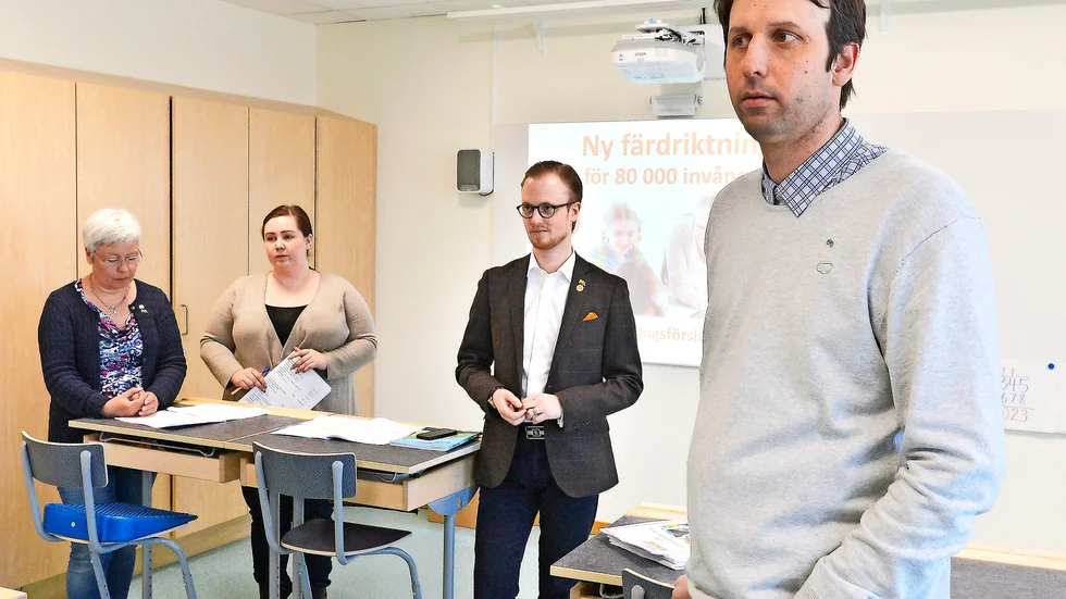 Carina Sundbom (C), Charlotta Enqvist (KD), Andreas Löwenhöök (M) och Andreas Westerberg (L) får fortsätta leta efter frågan som kan få S-väldet att börja vackla. Foto: Jeanette Lövgren