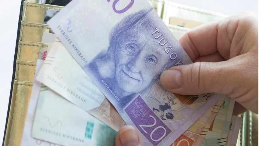 STOCKHOLM 20151002 PlÂnbok med de nya svenska sedlarna. Foto: Fredrik Sandberg / TT / Kod 10080