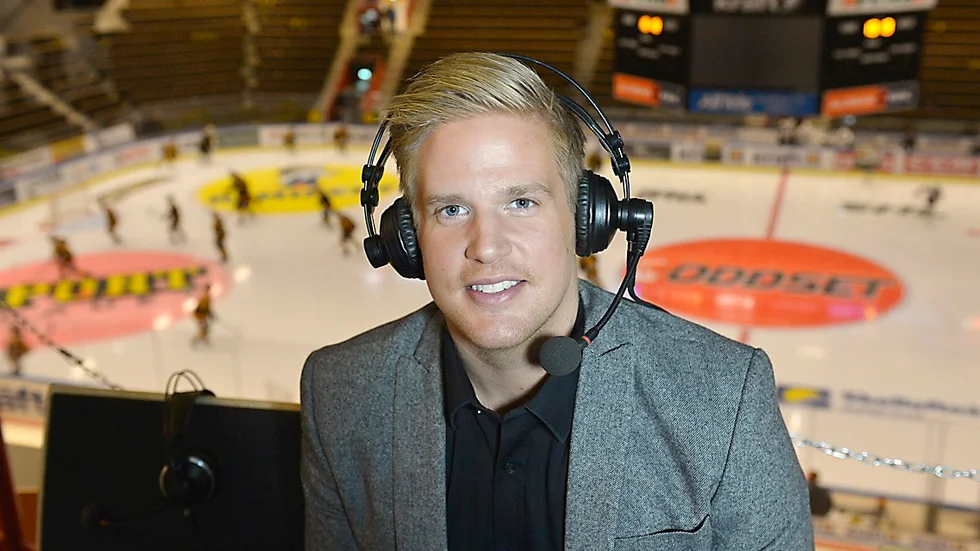 Norrans Lars Lindberg kommenterar kvällens match. Foto: Ulf Johansson