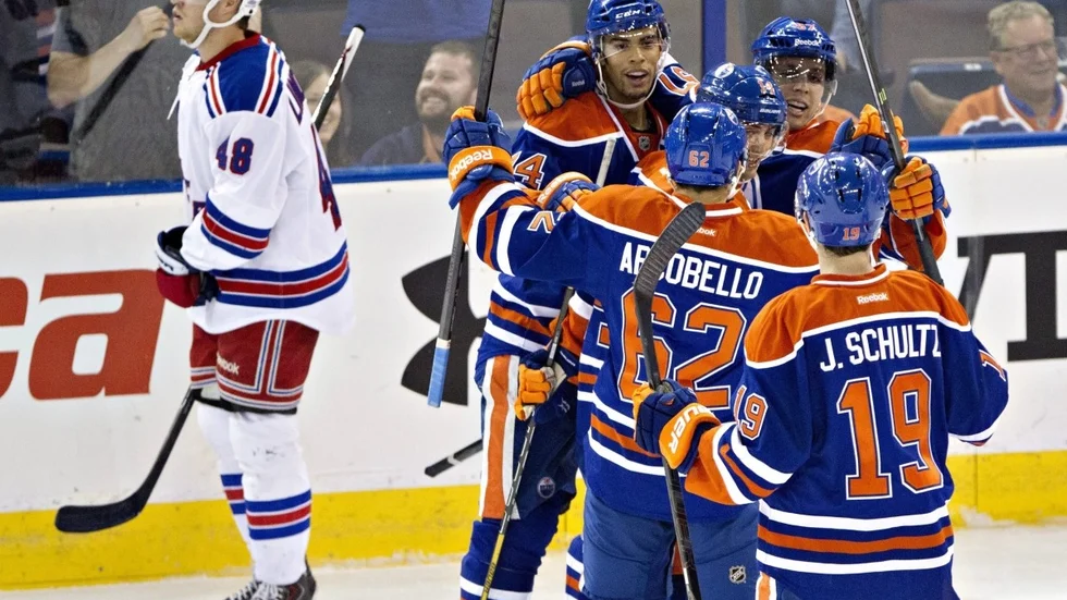 Oscar Lindberg (t.v.) när hans NY Rangers mötte Edmonton 24 september. Foto: TT