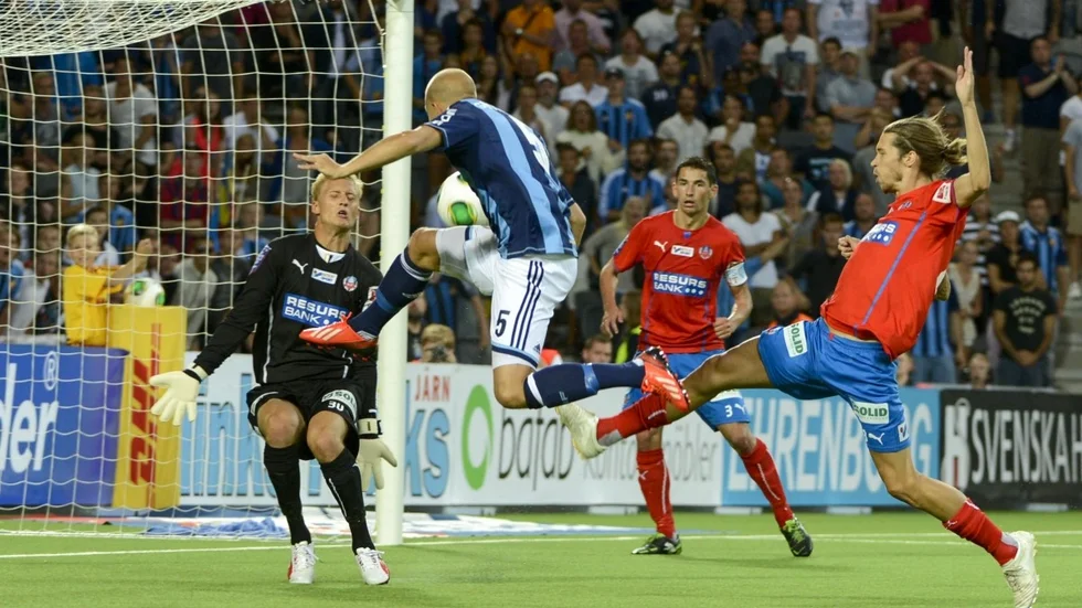 Petter Gustafsson var nära att näta bakom Petter Hansson. Foto: BERTIL ENEVÅG ERICSON / SCANPIX