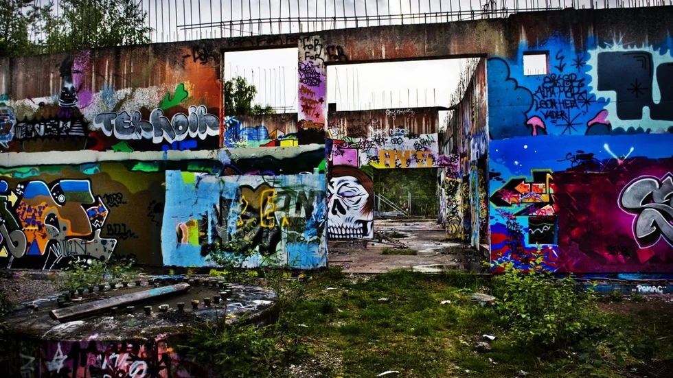 FOTO: MAGNUS HJALMARSON NEIDEMAN/SVD/TT
                  För inte så länge sedan, i slutet av 1970-talet, var masugnen i Spännarhyttan, Norberg, Europas modernaste. I dag är allt som återstår en graffitivägg i skogen.
                  FOTO: MAGNUS HJALMARSON NEIDEMAN/SVD/TT
                  För inte så länge sedan, i slutet av 1970-talet, var masugnen i Spännarhyttan, Norberg, Europas modernaste. I dag är allt som återstår en graffitivägg i skogen.
                  