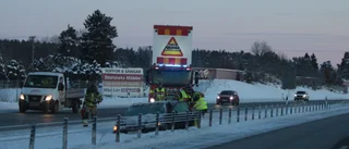 Personbil mellan körbanorna   