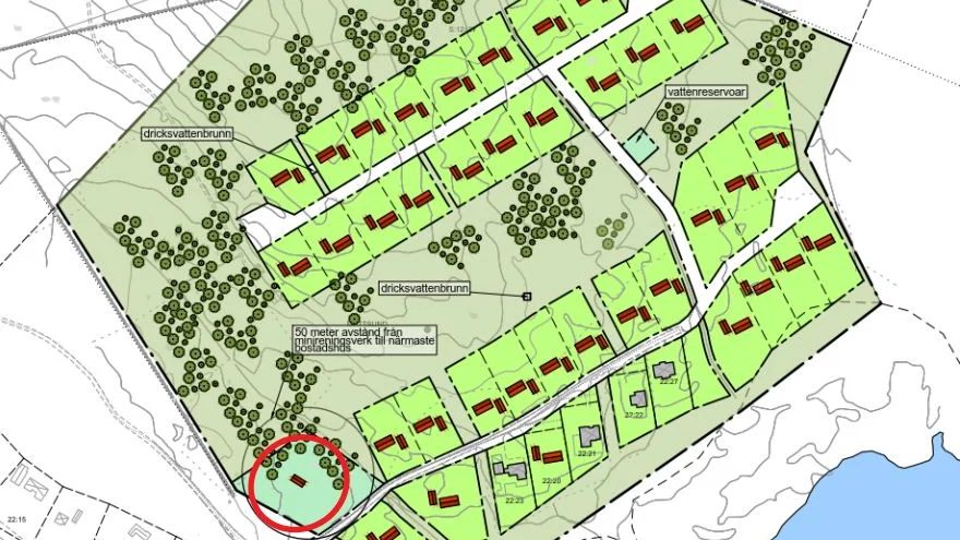 Börtnäsheden innebär 37 nya villatomter på området söder om väg 580 mellan Måttsund och Kallax. Inringade röda området markerar var minireningsverket ska placeras. 